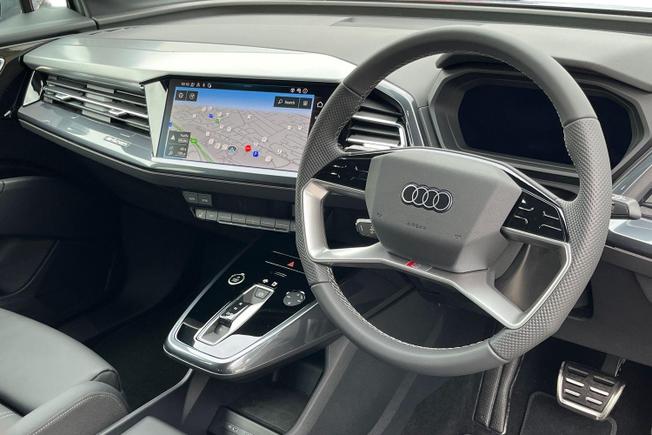 AUDI Q4 Photo 6