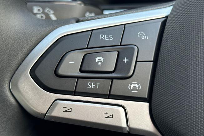 Volkswagen T-Roc Photo 16