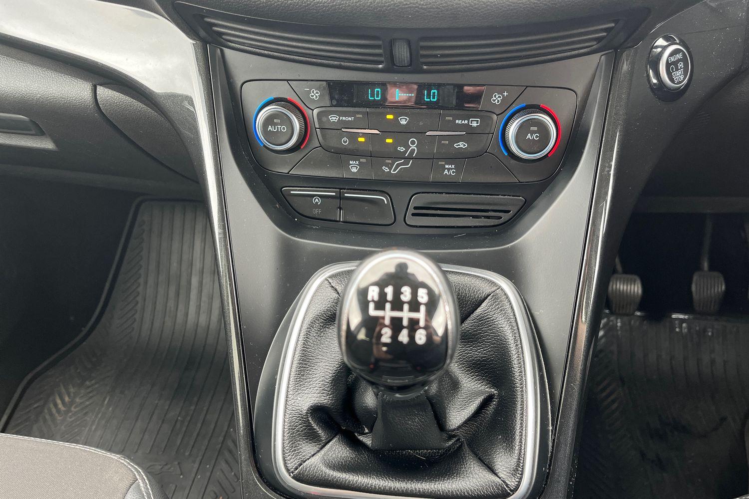 FORD KUGA Photo 27