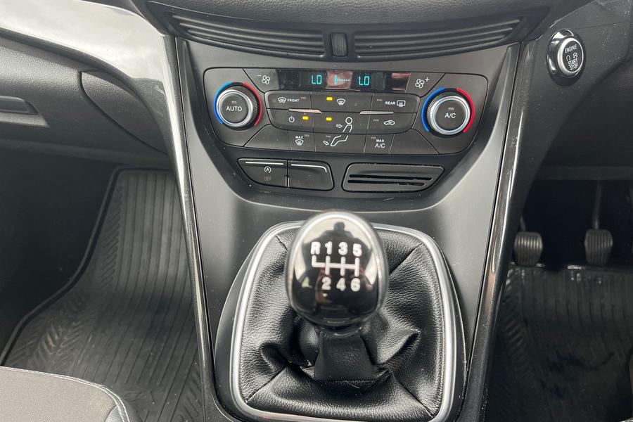 FORD KUGA Photo autoimg-c9171e2c01b4c3e48a357485a20fdce9e58d3d1d.jpg