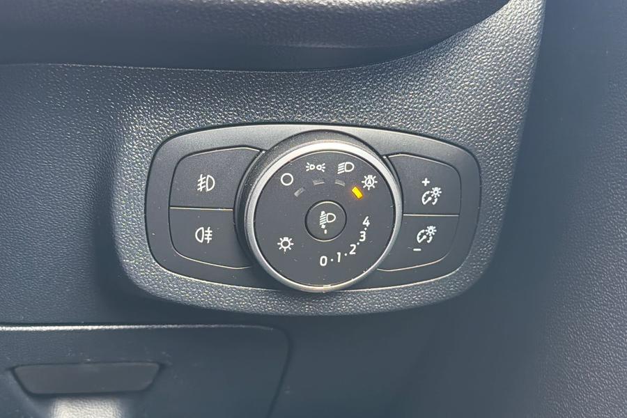 Ford FIESTA Photo autoimg-c9230cbd35102abc45629d53685f6b183643d7d4.jpg