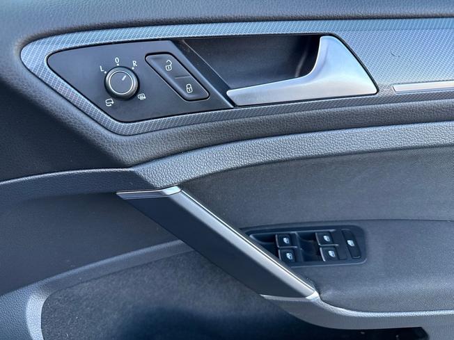 VOLKSWAGEN Golf Photo 29