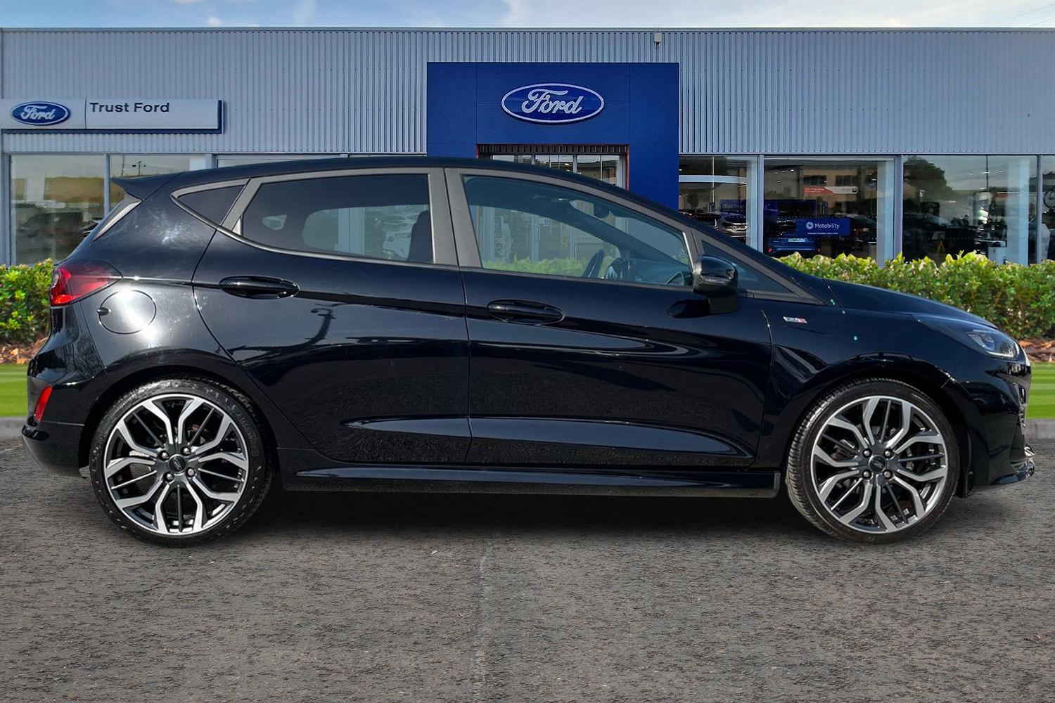 Ford FIESTA Photo 2