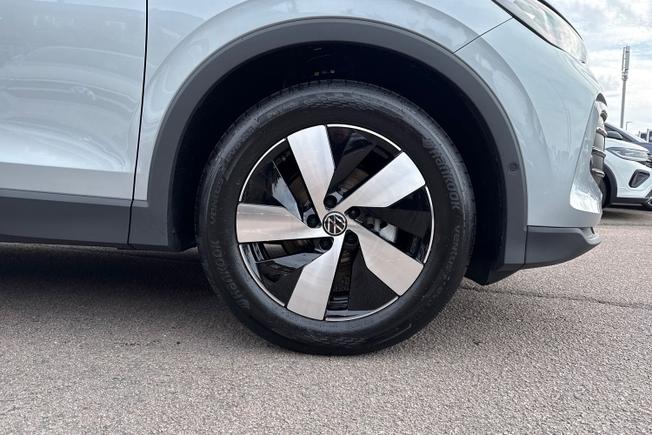 VOLKSWAGEN Tiguan Photo 5