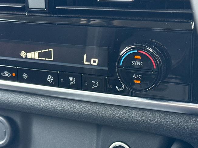 NISSAN Qashqai Photo 50