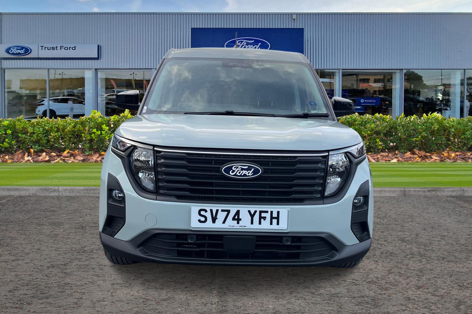 Ford TRANSIT COURIER Photo 11