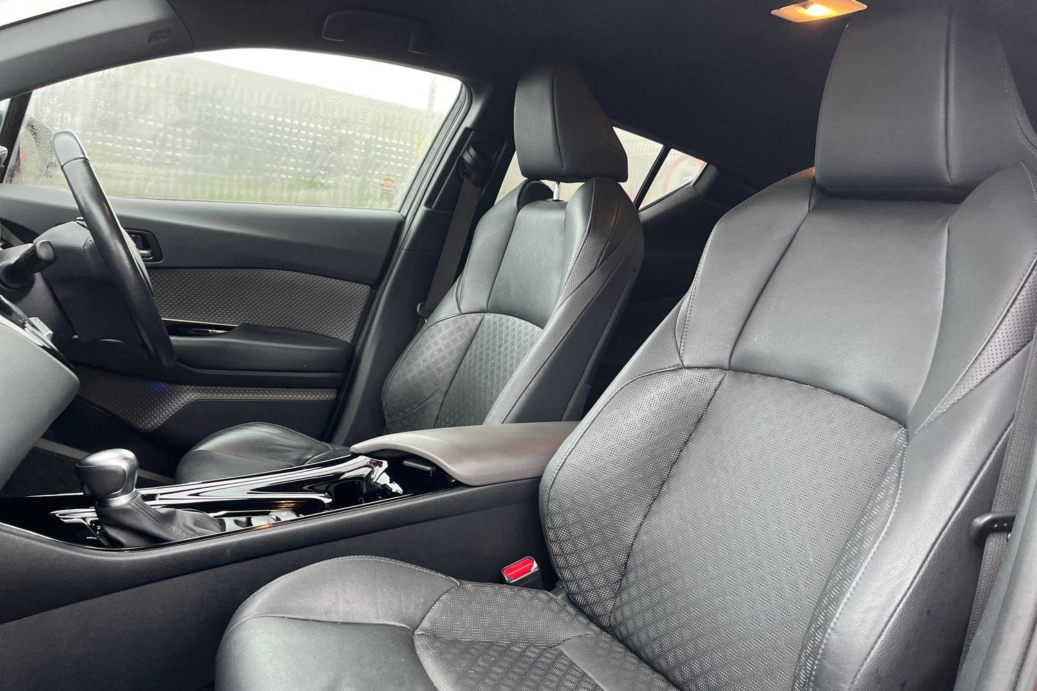Toyota C-HR Photo 18