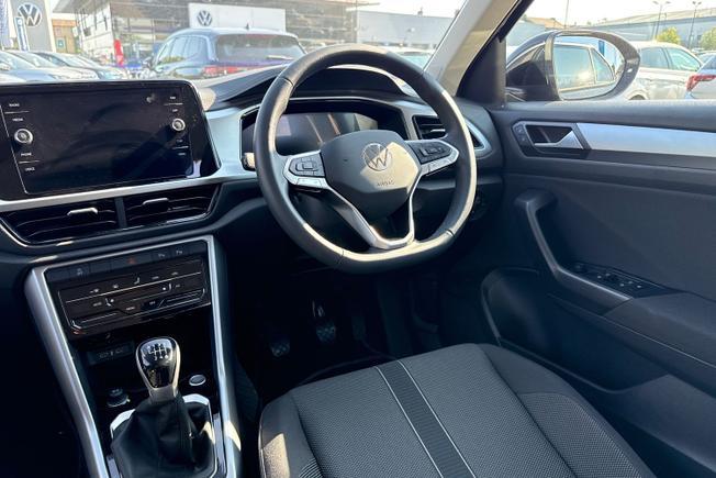 VOLKSWAGEN T-Roc Photo 32