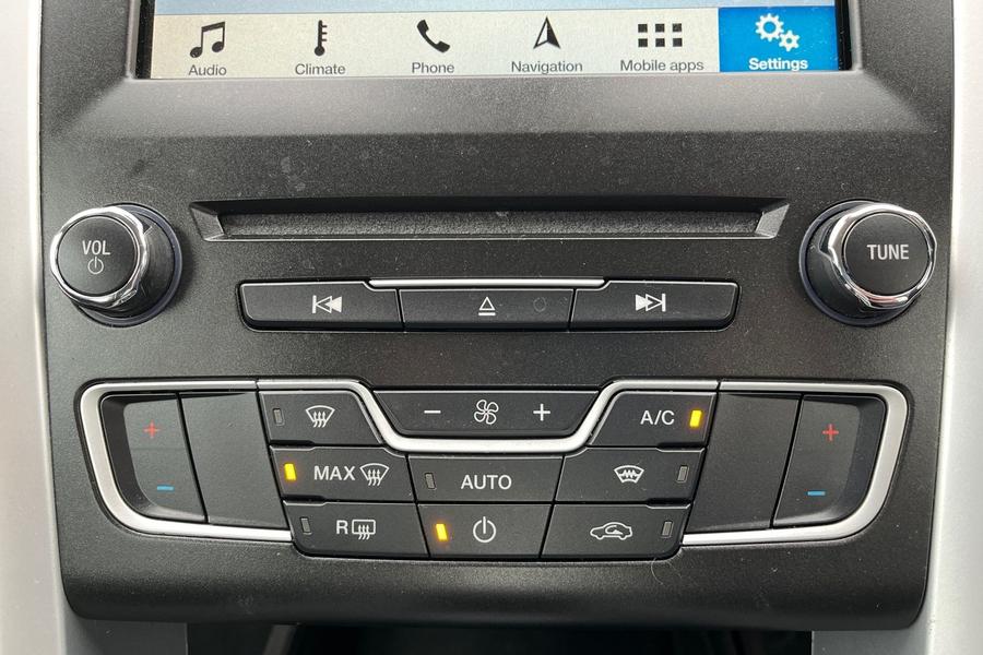 Ford MONDEO Photo autoimg-c93bf06cee7b4fc81ca9e60687488b8658089e18.jpg