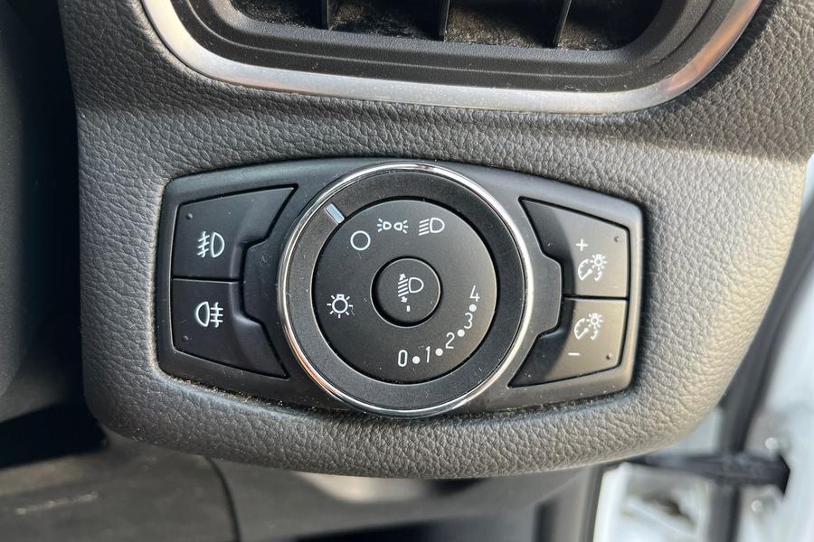 Ford B-MAX Photo autoimg-c93ca88e954910889c71db17bcf341ebe2eab28c.jpg