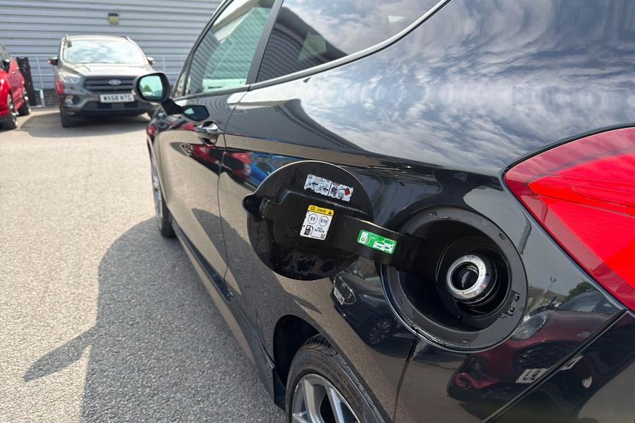 Ford FIESTA Photo autoimg-c942636184eaee03f08bc601a39b93641be1cc50.jpg