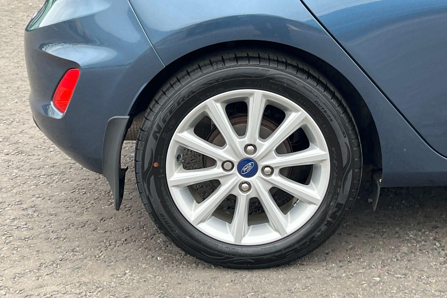 Ford FIESTA Photo 7