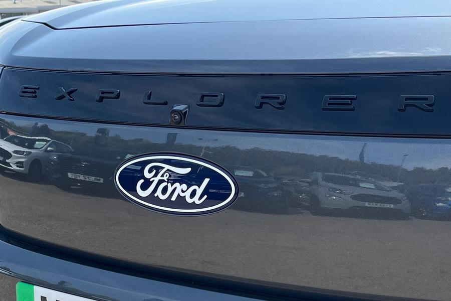 Ford EXPLORER Photo autoimg-c9453979daacbaa750798e015309e571081f6eb7.jpg