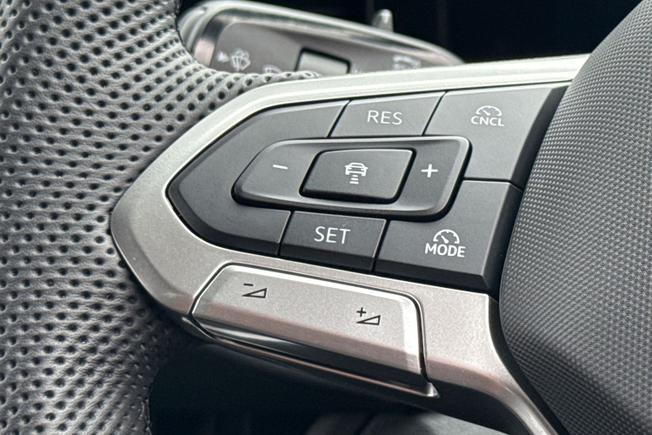 VOLKSWAGEN T-Roc Photo 16