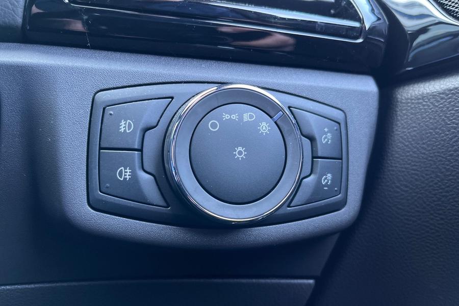 Ford MONDEO Photo autoimg-c9490a975b5d257878f163cc74c47f9c492e9a2f.jpg