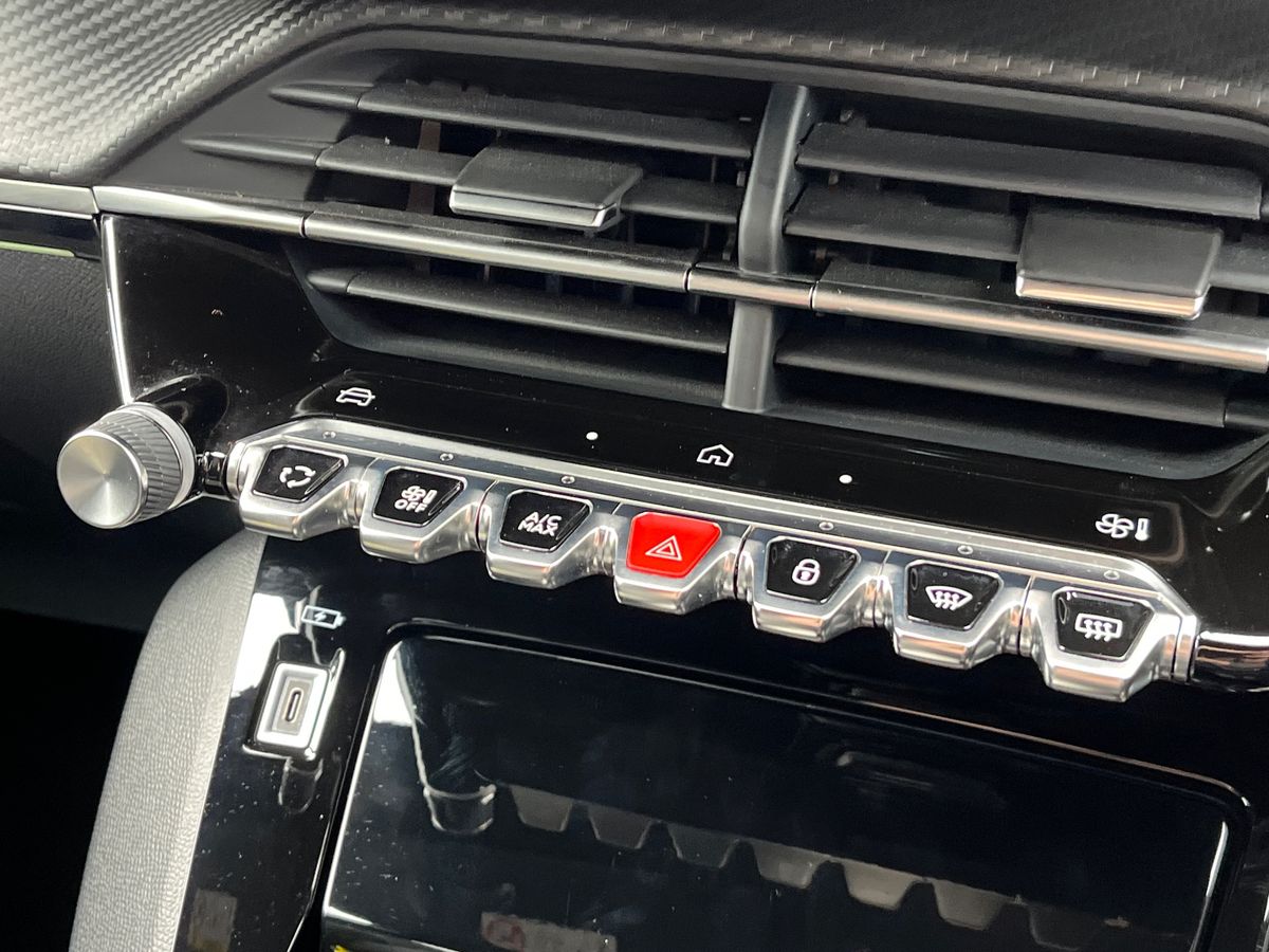 Peugeot 2008 Photo 12