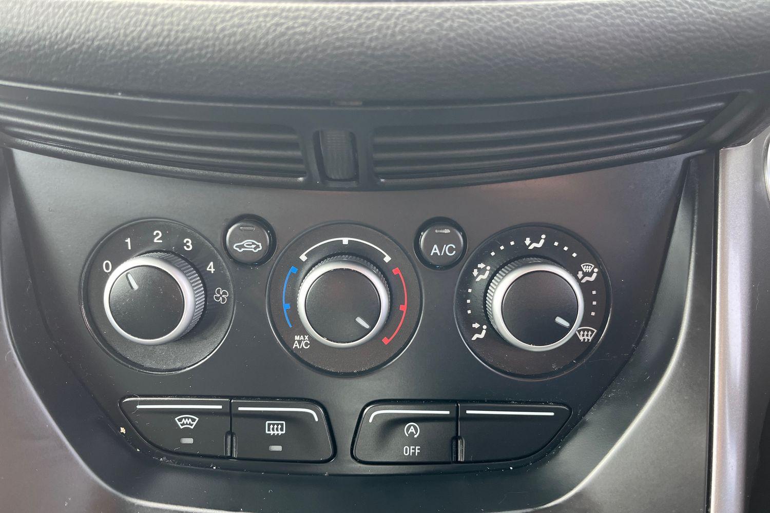 Ford KUGA Photo 36
