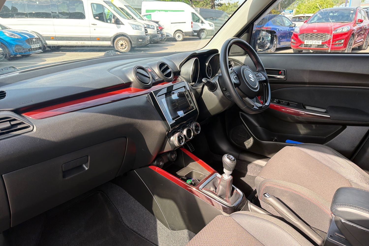 Suzuki SWIFT Photo 17