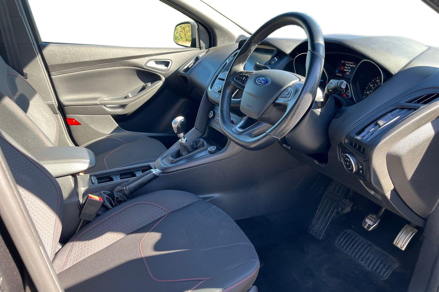 Ford Focus Photo 8