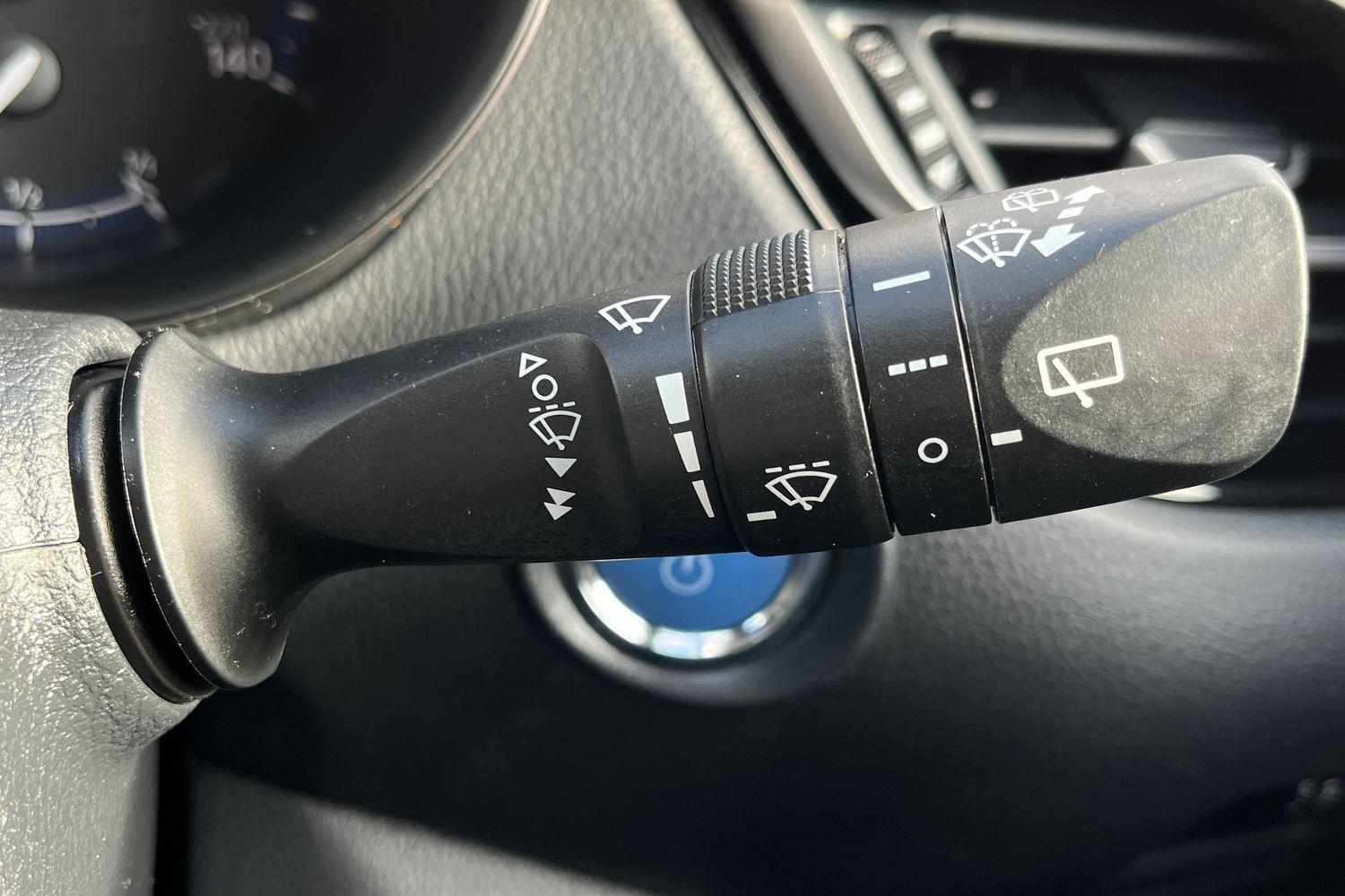 Toyota C-HR Photo 14