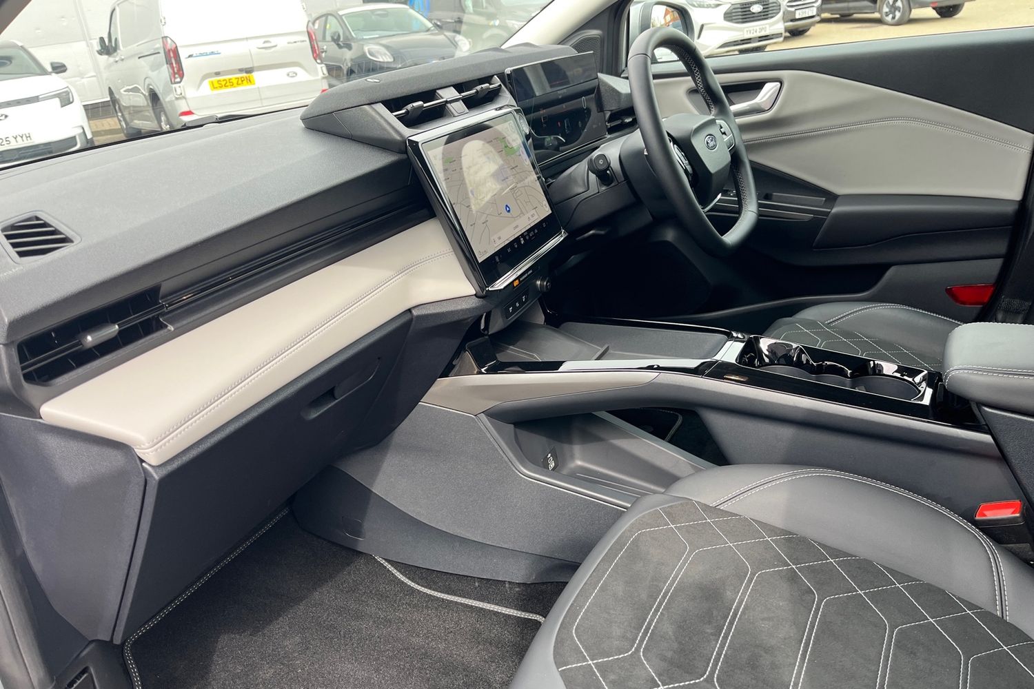 Ford Puma Gen-E Photo 17