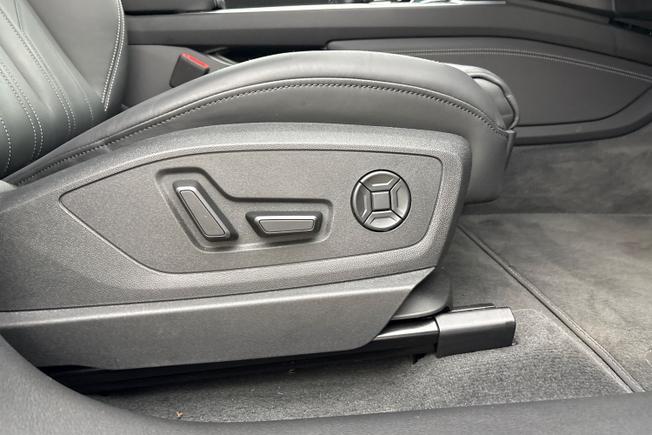 AUDI Q8 E-Tron Photo 25