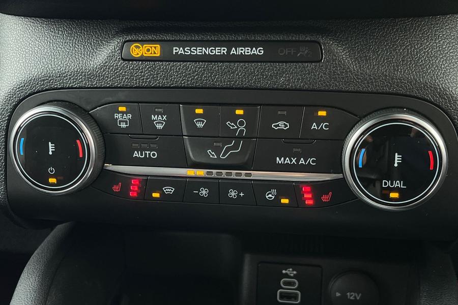 Ford KUGA Photo autoimg-c9730eafa13a0b899bcef24fd4a5172de0e93c10.jpg