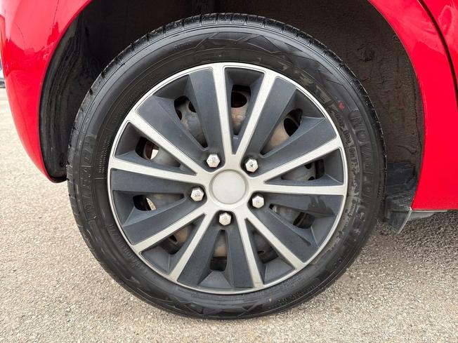 PEUGEOT 108 Photo 5