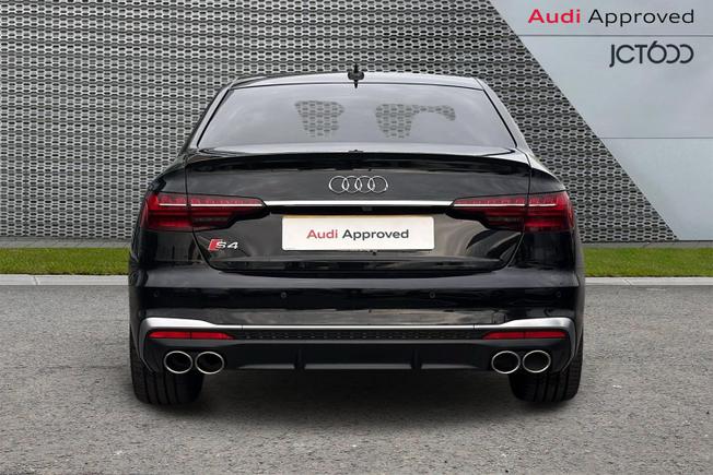 AUDI S4 Photo 7