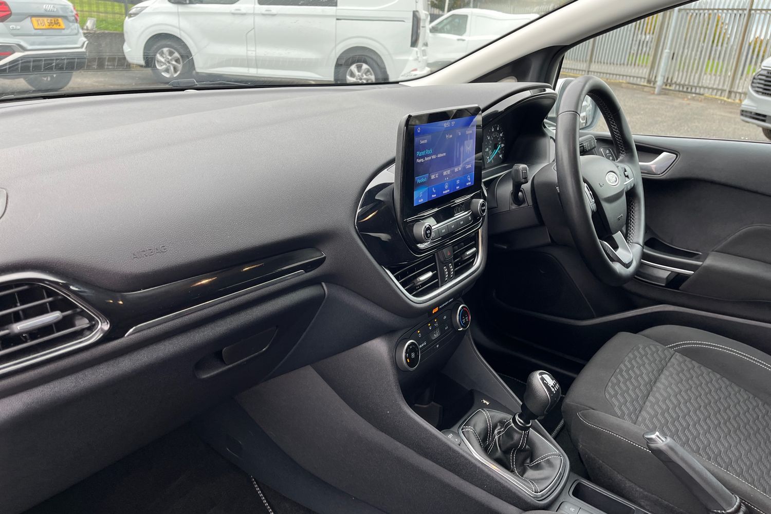 Ford FIESTA Photo 17