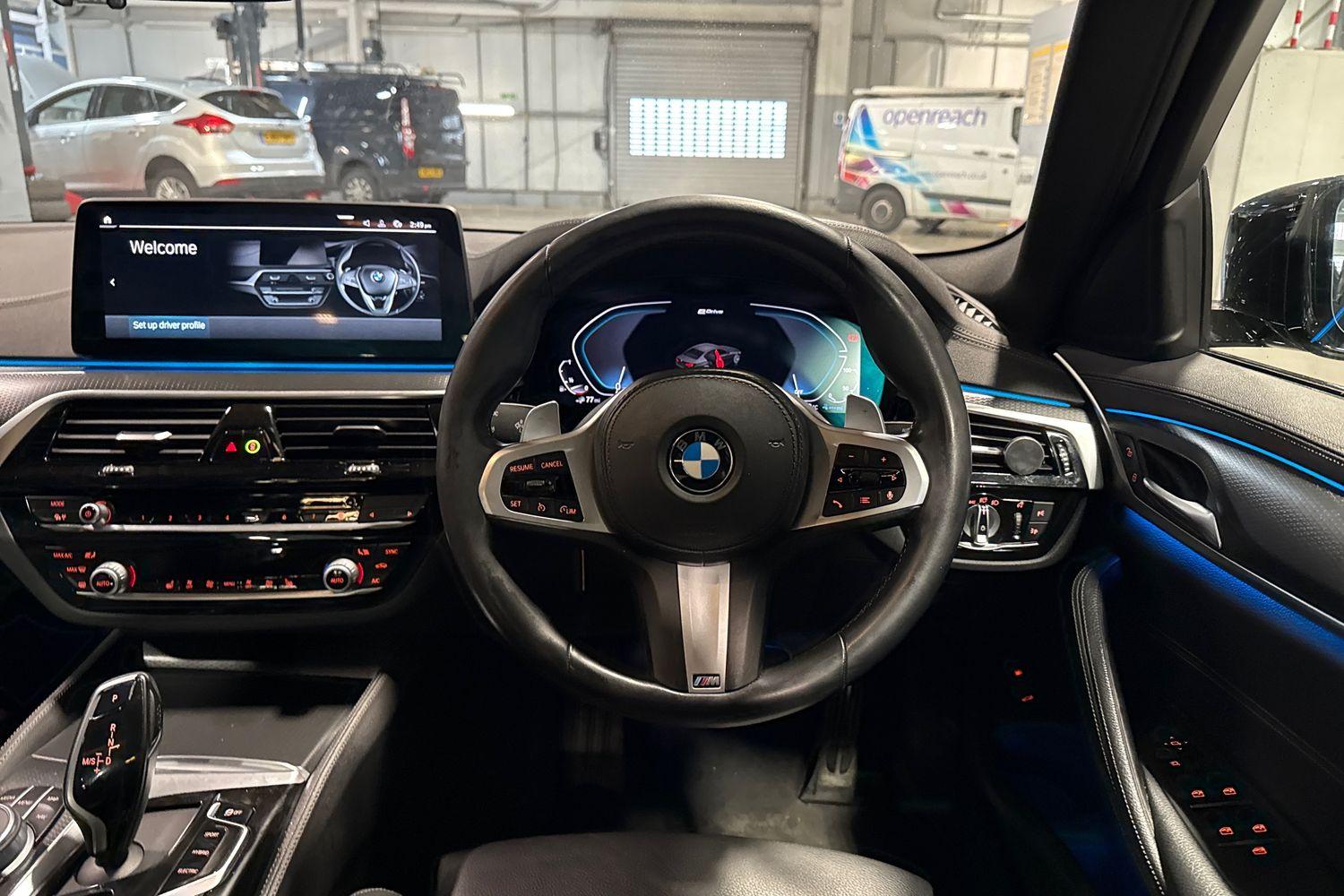 BMW 5 Series Photo 11
