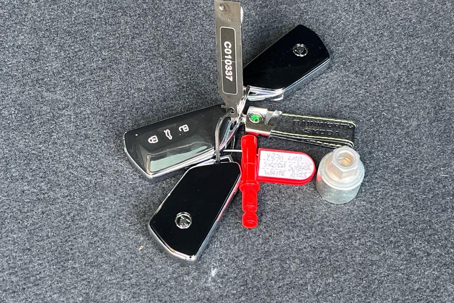 Skoda SUPERB Photo autoimg-c986ab5aad36b6253a4e891ae3113a708e109757.jpg