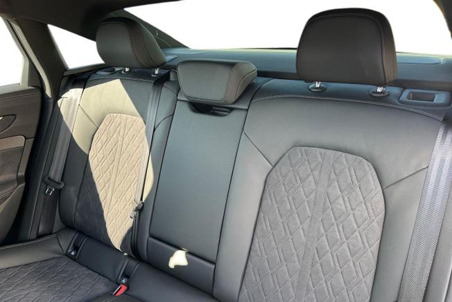 Audi A6 Saloon Photo 9