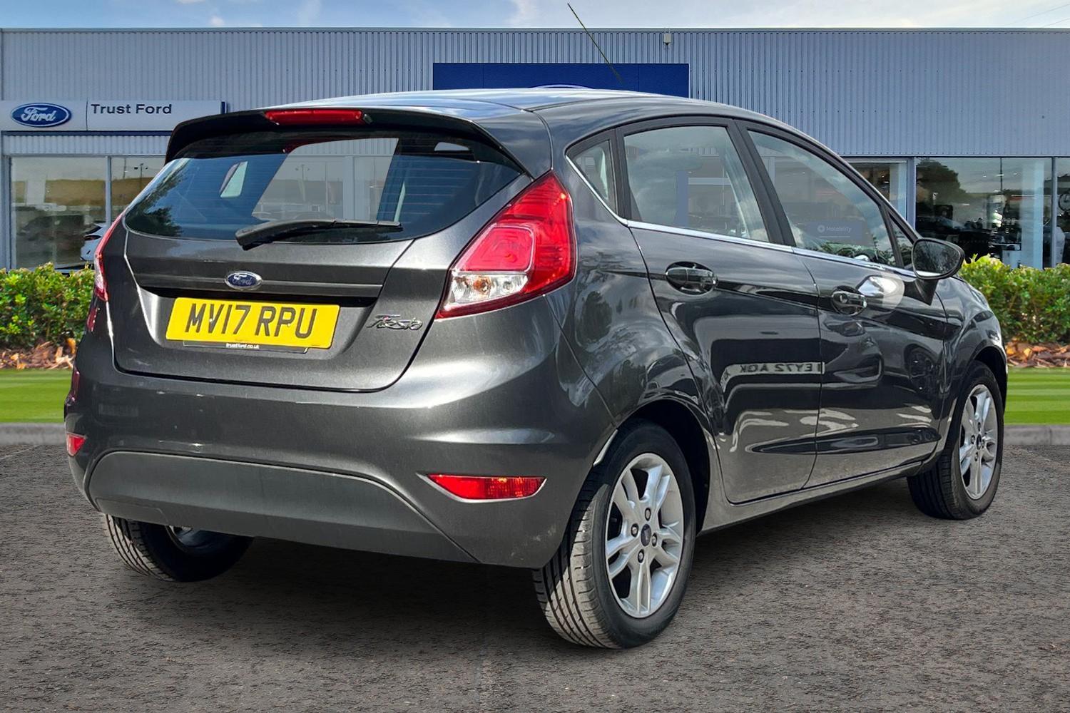 Ford Fiesta Photo 3
