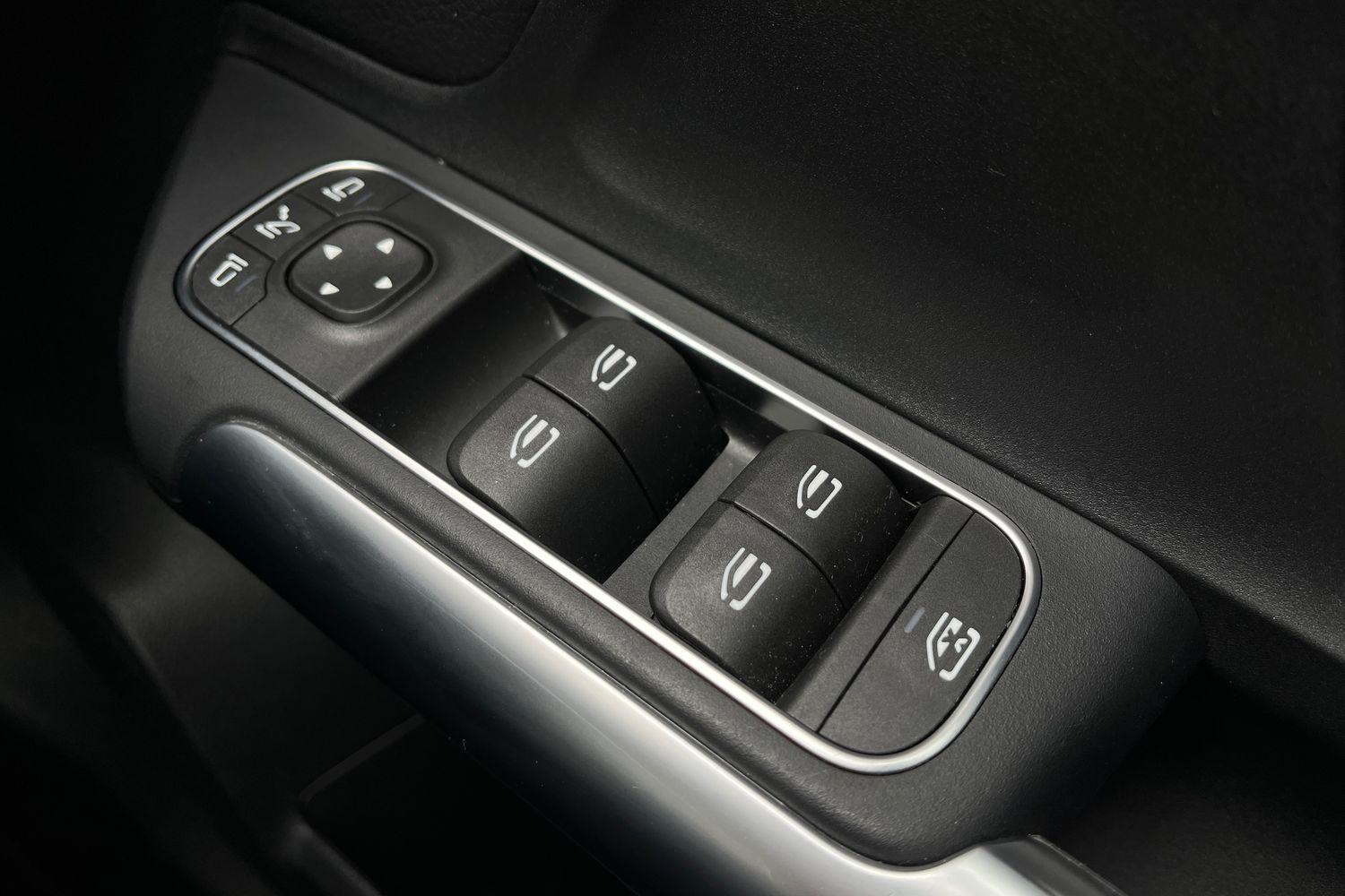 Mercedes-Benz GLA Photo 15