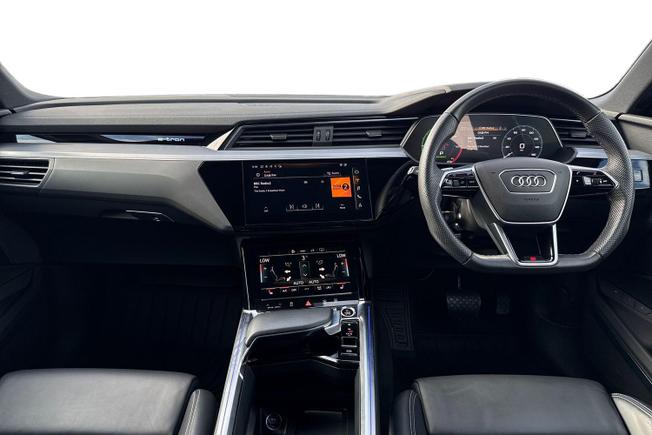 AUDI e-tron Photo 10