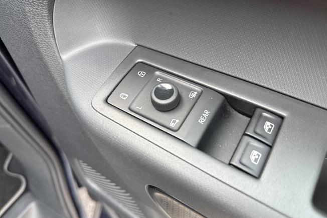 VOLKSWAGEN ID. Buzz Photo 36
