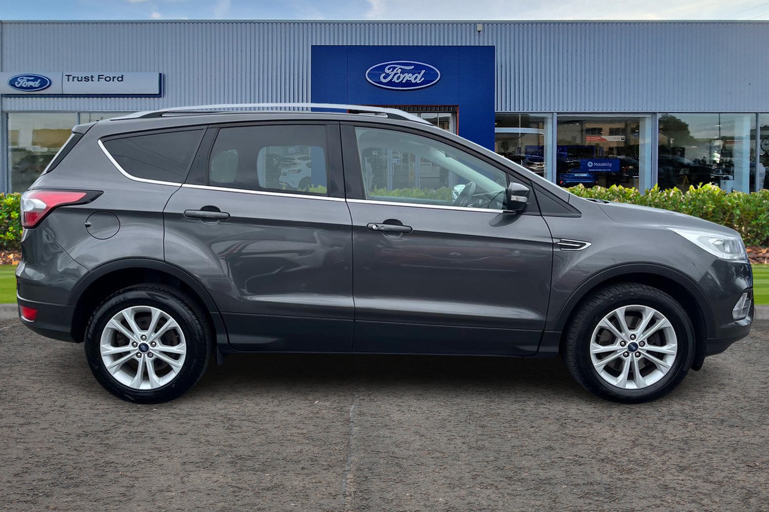 Ford KUGA Photo 2