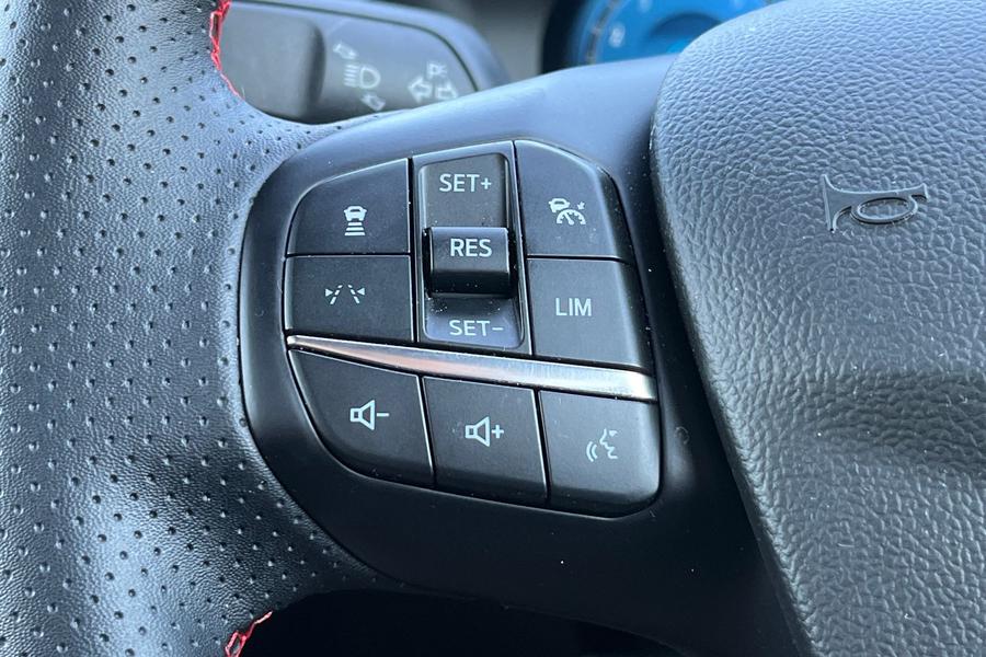 Ford KUGA Photo autoimg-c9ab90bc2ee408b4f66a193a9e9e520e3e731b39.jpg
