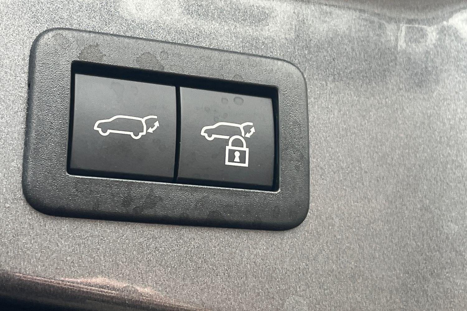 Toyota C-HR Photo 22