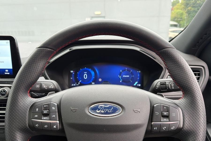 Ford KUGA Photo autoimg-c9ad2ba1b84758fc750292a4e5c2d77d5dbd7b27.jpg