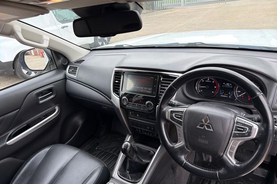 Mitsubishi L200 Photo autoimg-c9b3a1ce2d4525fd32630a4b2d952be20c91db5f.jpg