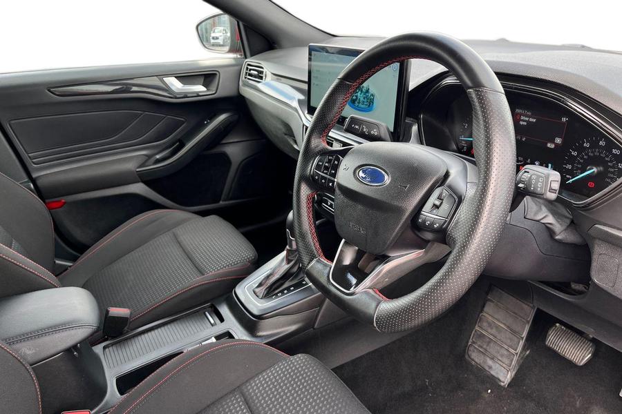 Ford FOCUS Photo autoimg-c9b8db66b94131a15588276a980ef908b5ba65a3.jpg