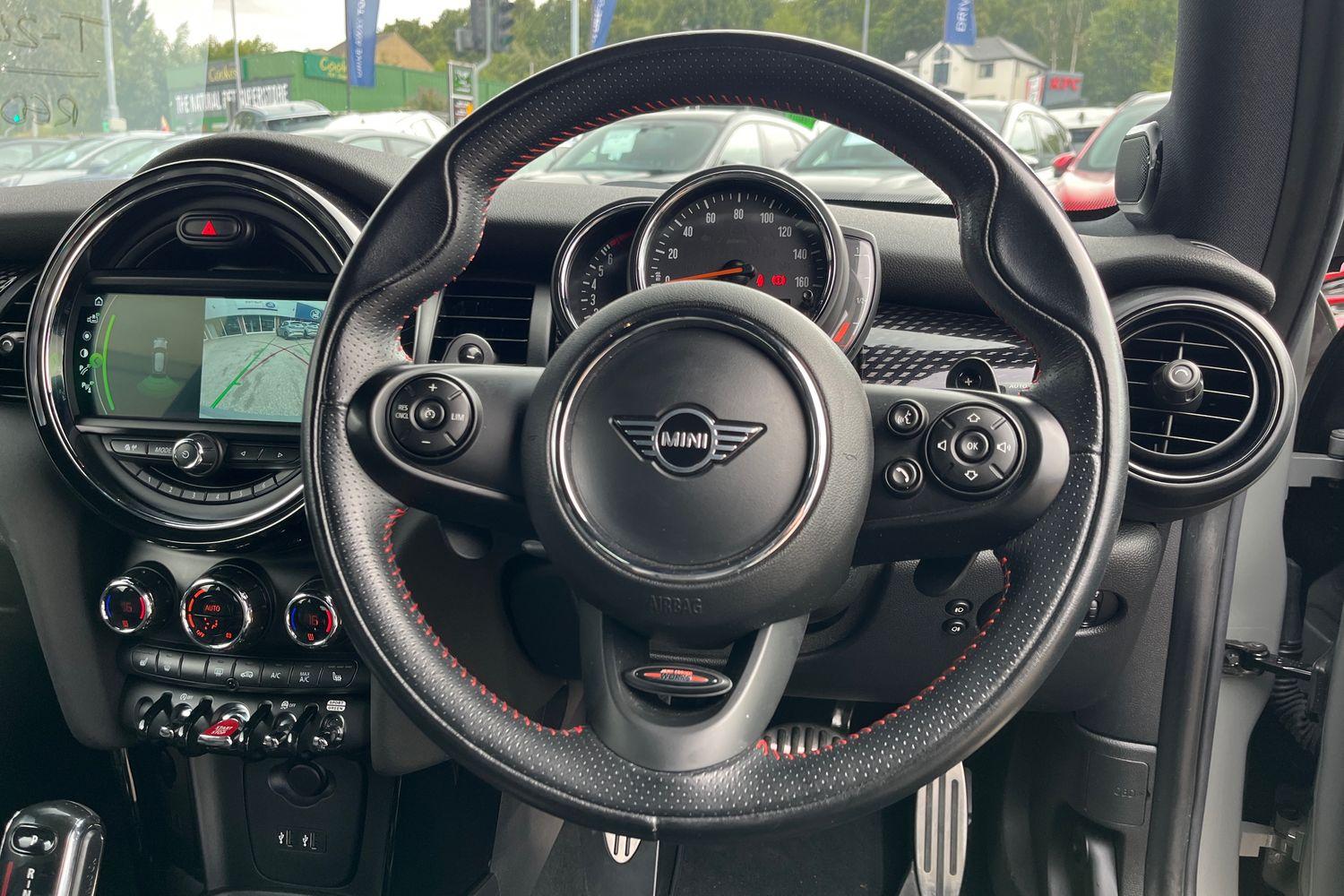 MINI Hatch Photo 11