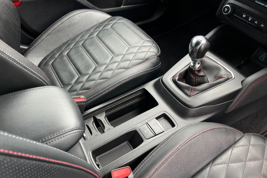 Ford FOCUS Photo autoimg-c9c8f3a2dd266d8054b34d0003dde4368420b65b.jpg