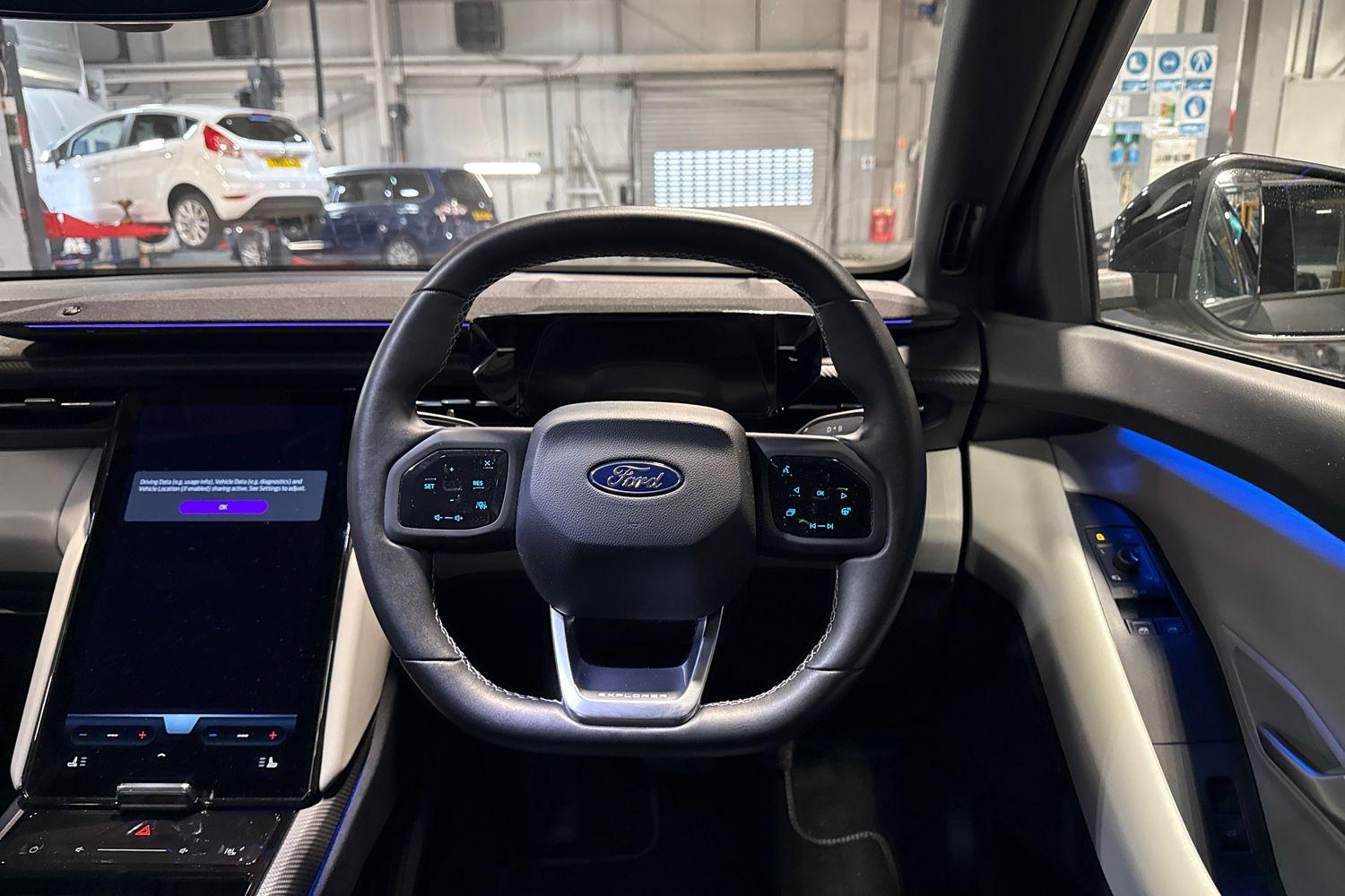 Ford Explorer Photo 11