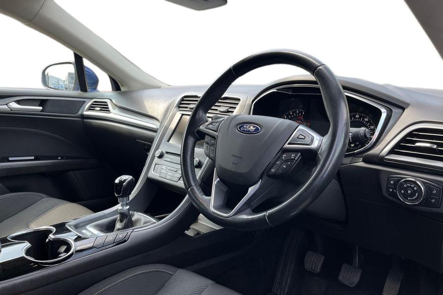 Ford MONDEO Photo autoimg-c9d4cdf8d7e6b0cb8cf79e92d32574cd916872fd.jpg