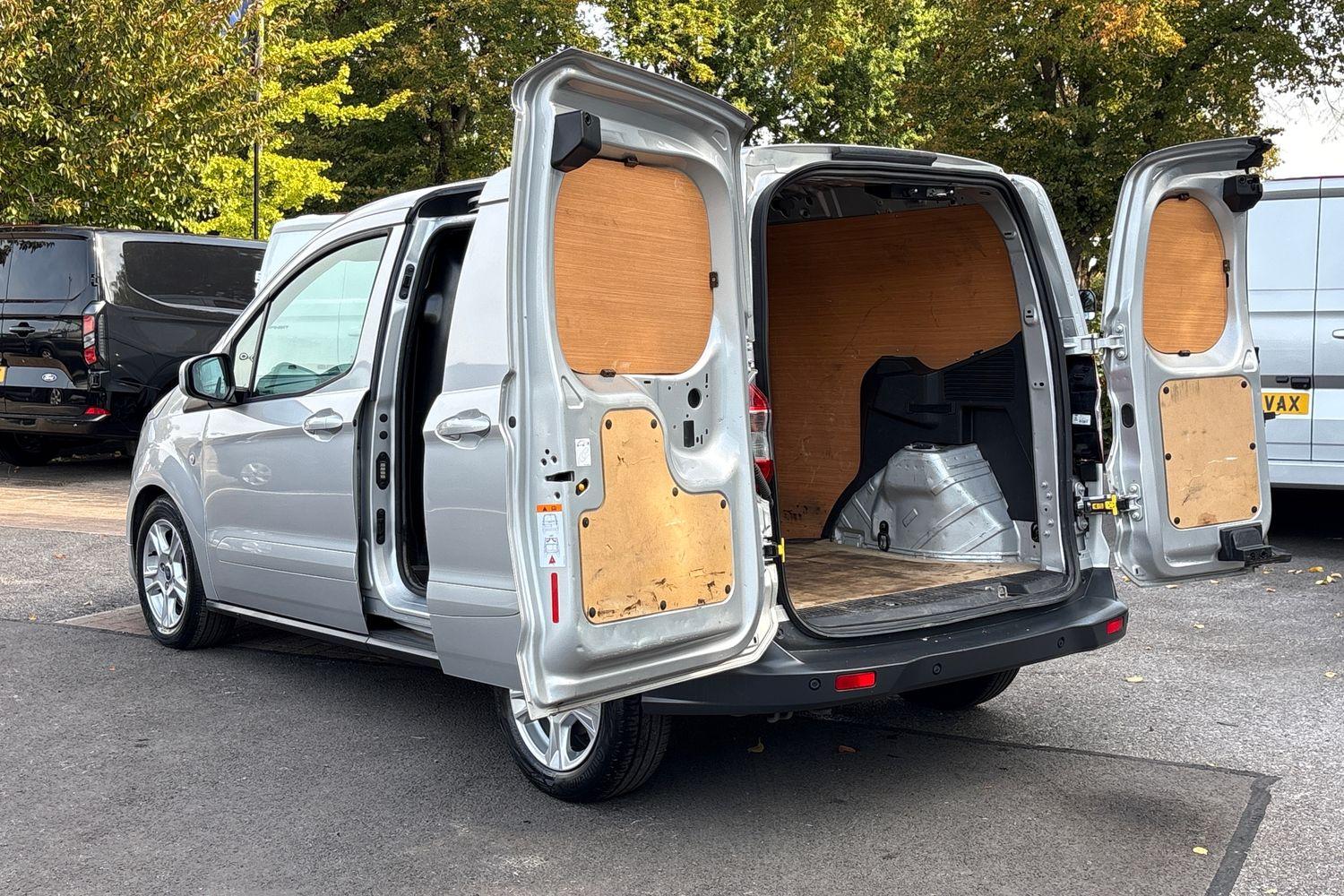 Ford TRANSIT COURIER Photo 6