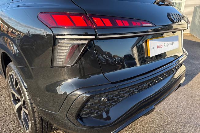 AUDI Q3 Photo 29