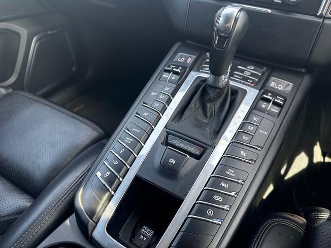 PORSCHE Macan Photo 58